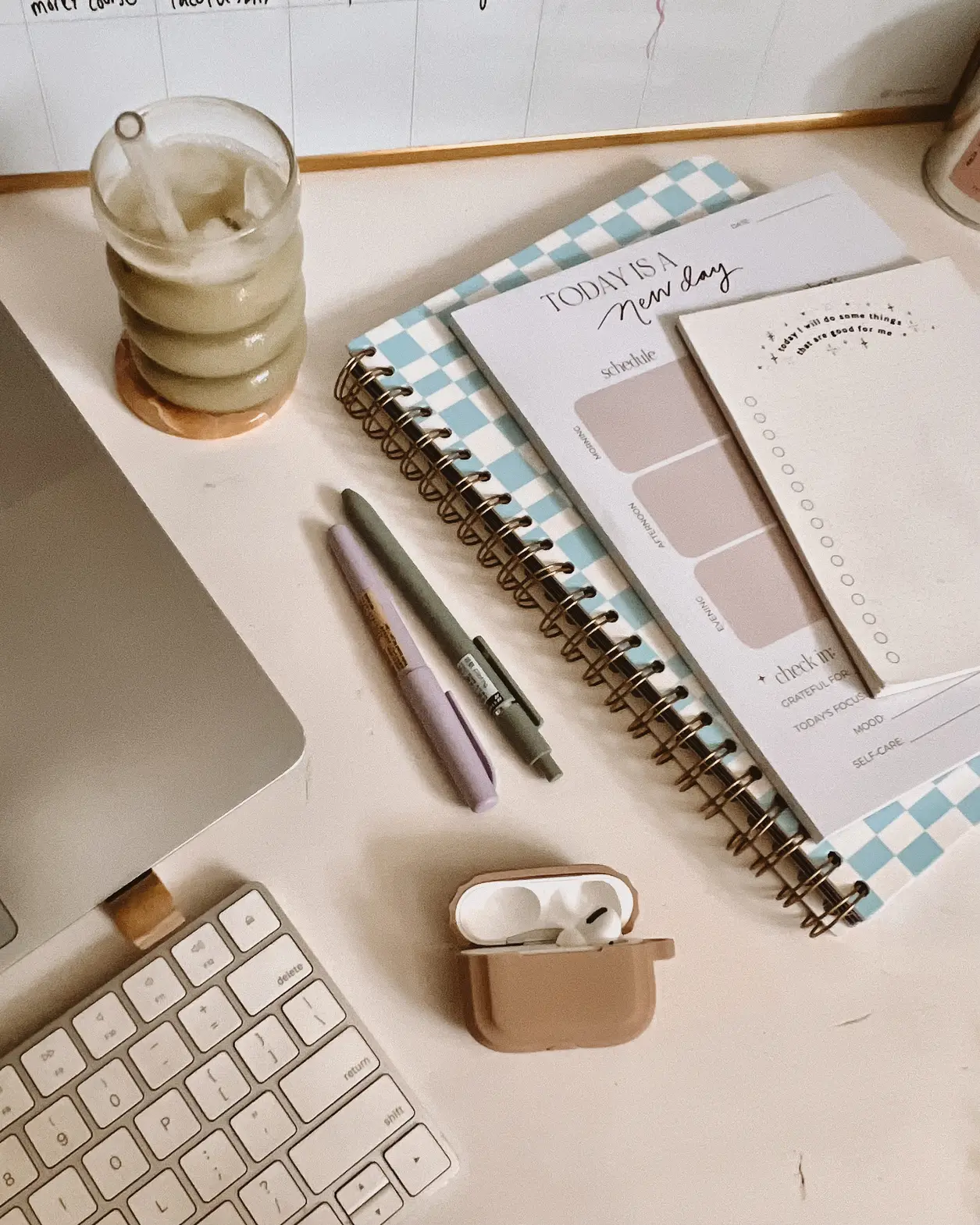 L&rsquo;identité visuelle pour entrepreneurs : créer soi-même ou déléguer ?